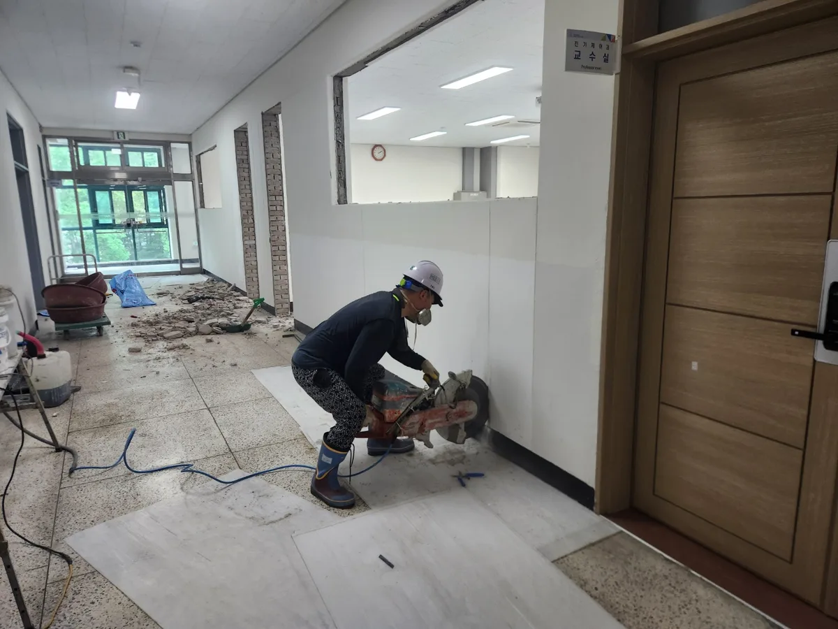 원주 OO대학교 부분철거 시공 사진 6