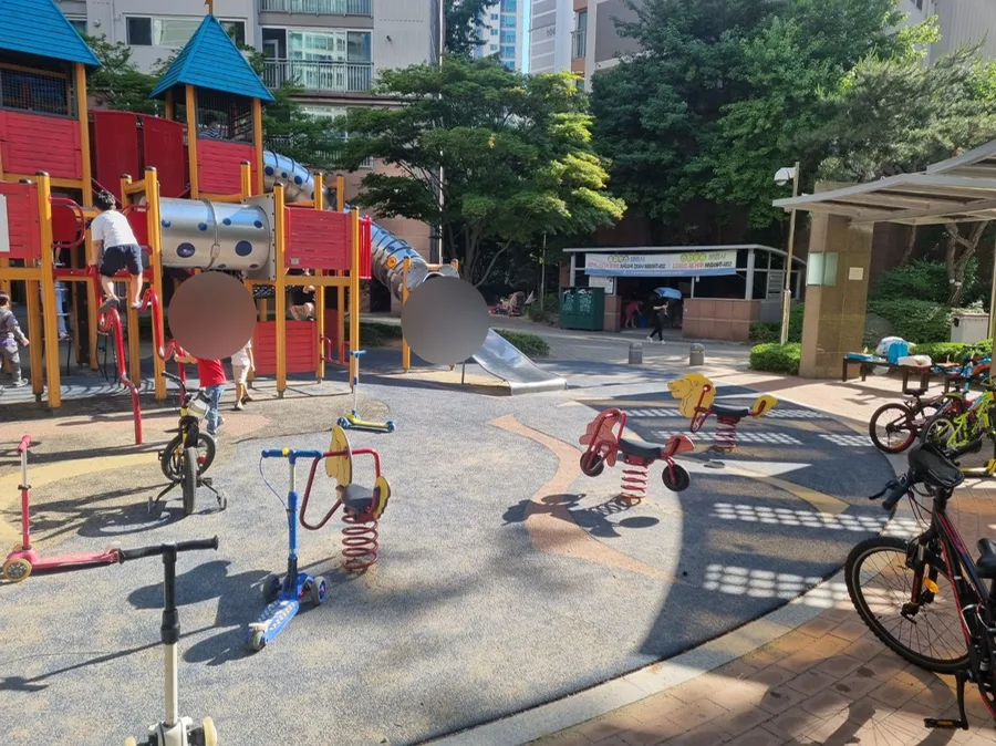 야외 놀이터 철거 현장 시공 사진