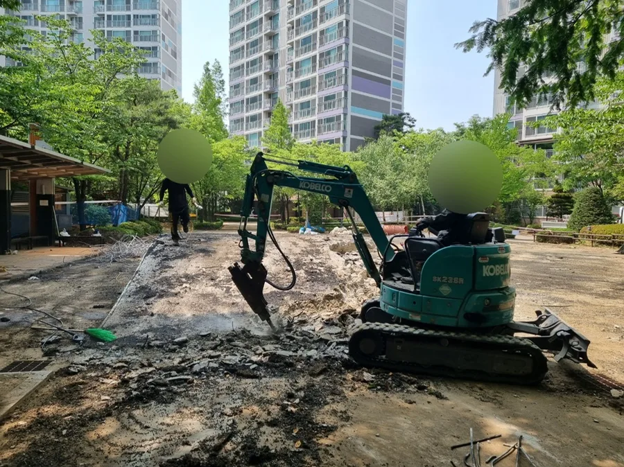 야외 놀이터 철거 현장 시공 사진 4