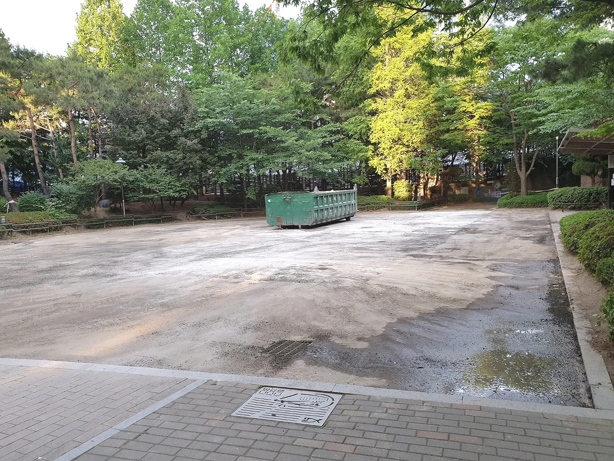 야외 놀이터 철거 현장 시공 사진 6