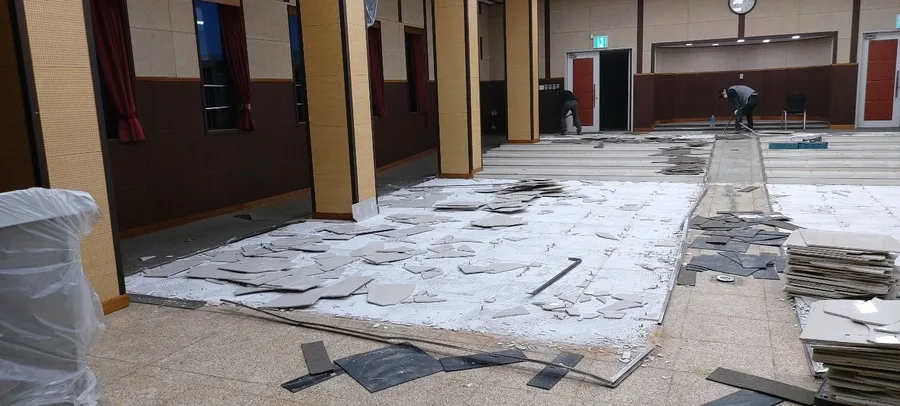 안양 OO고등학교 강당 철거 현장 시공 사진 4